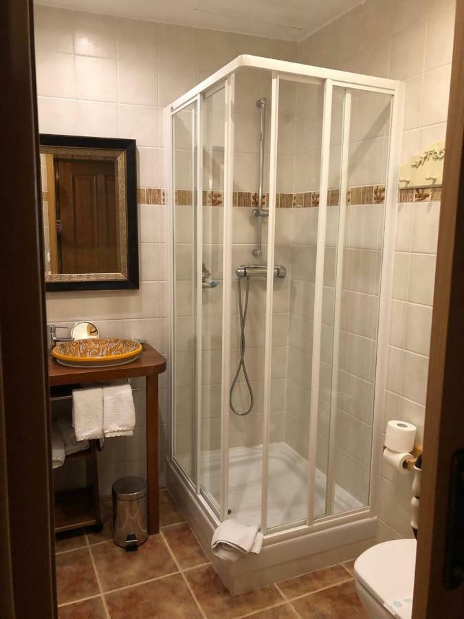 Micro-Hostal La Puerta Del Perdon Villafranca Del Bierzo Εξωτερικό φωτογραφία